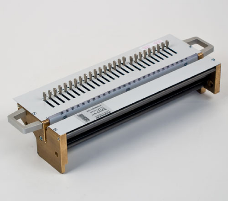 Renz Stanzwerkzeuge für DTP 340 A, Plastikbindung US-Teilung 14,28 mm = 9/16", Rechteckloch 8 x 3 mm, Stanzstempel einzeln ausschaltbar